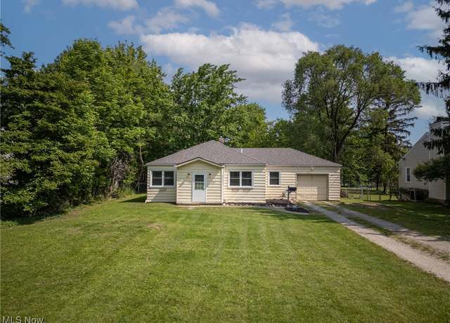 Property at 321 W Park Blvd, Medina, OH 44256, 3 beds, 2 baths