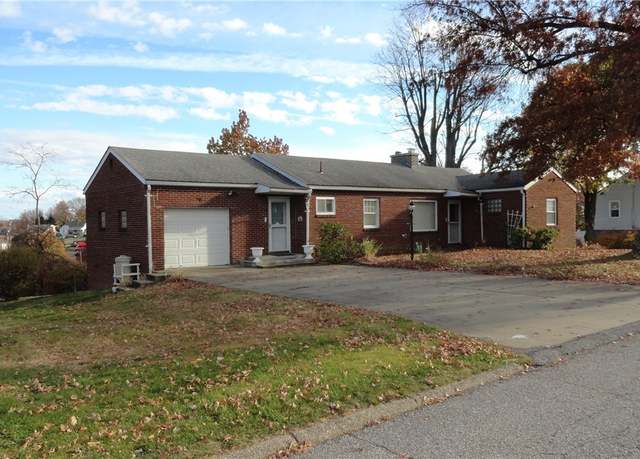 Property at 130 Clearview Ave, Weirton, WV 26062, 3 beds, 2.5 baths