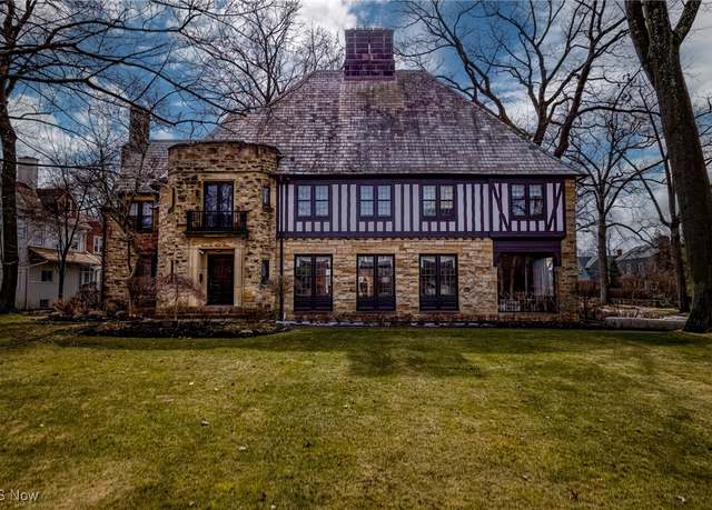 Property at 2638 Fairmount Blvd, Cleveland Heights, OH 44106, 6 beds, 4.5 baths