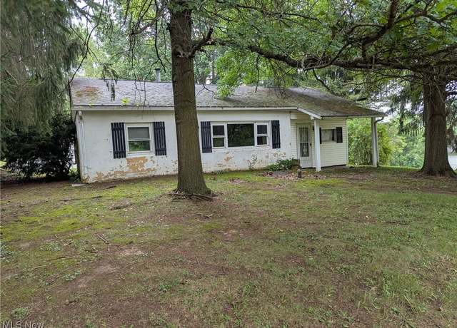 Property at 4562 Erie Ave NW, Canal Fulton, OH 44614, 2 beds, 1 bath