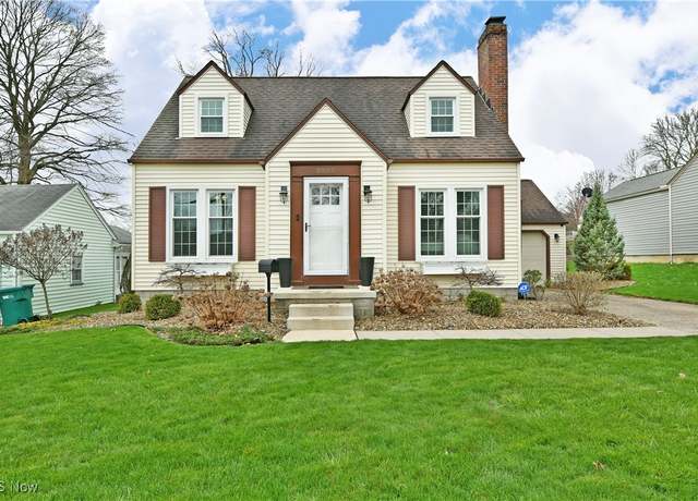 Property at 2227 Renwick Dr, Poland, OH 44514, 4 beds, 2 baths