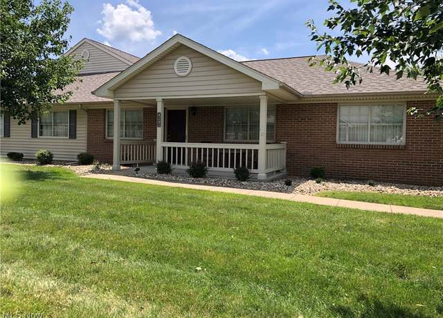 Property at 4242 Strattford Cir E, Zanesville, OH 43701, 3 beds, 2 baths