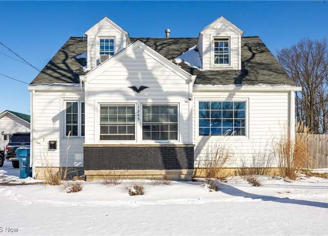 Property at 1203 State St, Vermilion, OH 44089, 4 beds, 3.5 baths