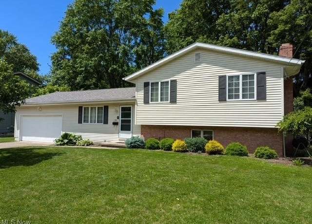 Property at 721 Ivan Dr, Kent, OH 44240, 3 beds, 2.5 baths