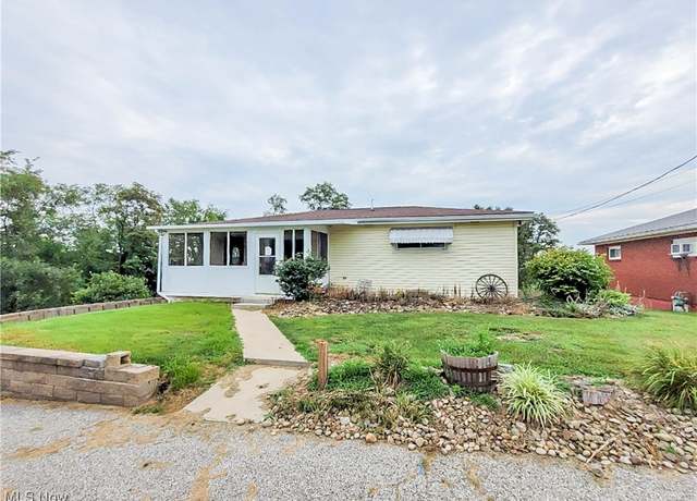 Property at 586 Troy Dr, Steubenville, OH 43953, 3 beds, 1.5 baths