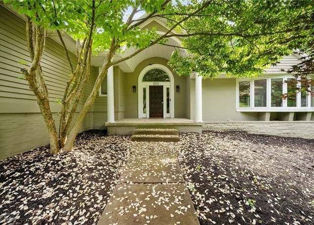 Property at 2711 Glenmont Rd NW, Canton, OH 44708, 4 beds, 3.5 baths