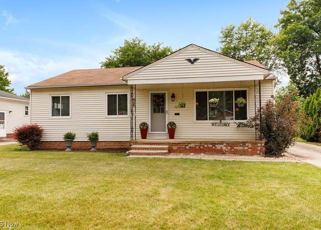 Property at 7250 Glenn Oval Dr, Parma, OH 44130, 3 beds, 2 baths