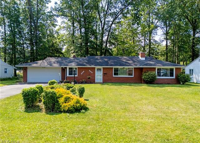 Property at 54 Meadowbrook Dr, Grafton, OH 44044, 3 beds, 1.5 baths