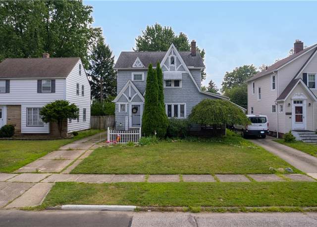 Property at 8021 Whitehaven Dr, Parma, OH 44129, 3 beds, 2 baths