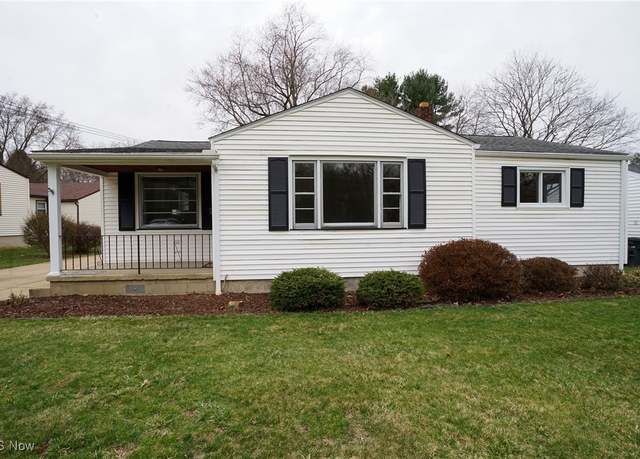 Property at 270 Hopewell Dr, Struthers, OH 44471, 3 beds, 2 baths