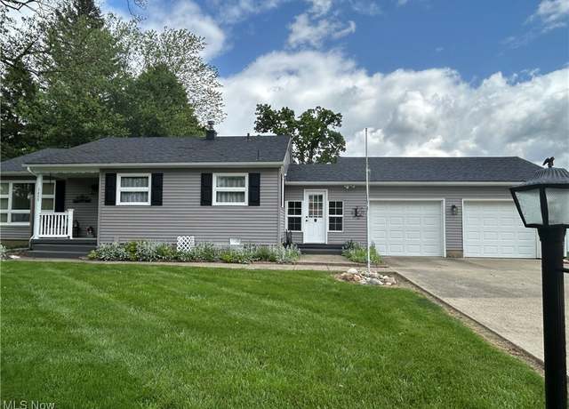 Property at 2455 Center Dr, Zanesville, OH 43701, 3 beds, 1.5 baths