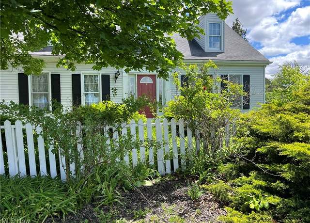 Property at 31 Manor Ct, Oak Harbor, OH 43449, 3 beds, 2 baths