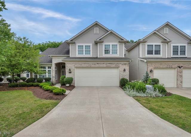 Property at 15447 Oak Hollow Ln, Strongsville, OH 44149, 3 beds, 2.5 baths