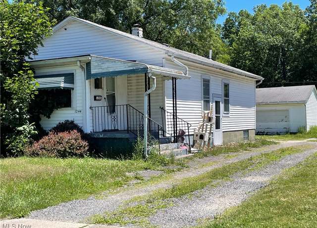 Property at 1244 Maxwell Ave NW, Warren, OH 44485, 2 beds, 1 bath