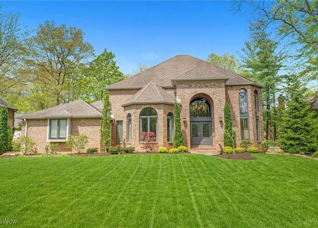 Property at 8654 Dunbar Ln, Brecksville, OH 44141, 4 beds, 3.5 baths