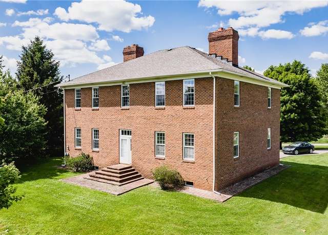 Property at 4 South Hts, Parkersburg, WV 26101, 4 beds, 3 baths