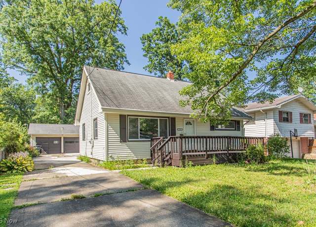 Property at 1736 Westwood Dr NW, Warren, OH 44485, 4 beds, 1.5 baths