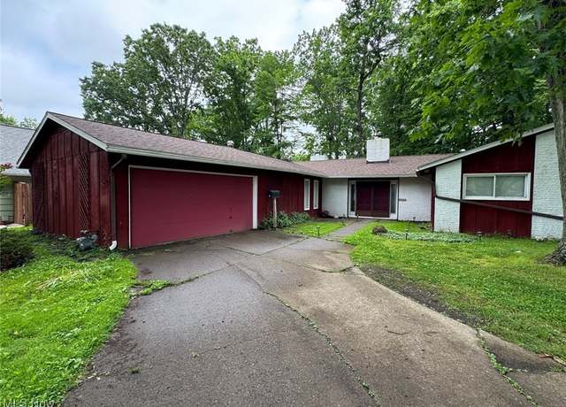 Property at 724 Wyleswood Dr, Berea, OH 44017, 3 beds, 2.5 baths
