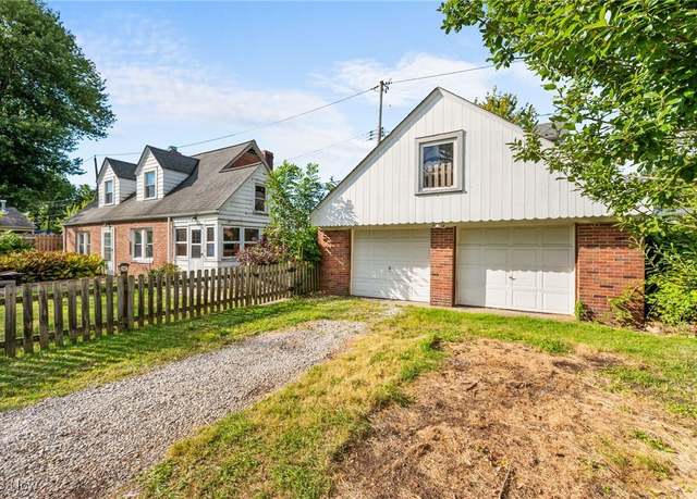 Property at 650 Mannering Rd, Eastlake, OH 44095, 3 beds, 1 bath