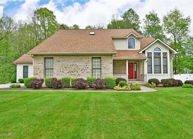 Property at 7675 Huntington Dr, Youngstown, OH 44512, 4 beds, 3.5 baths
