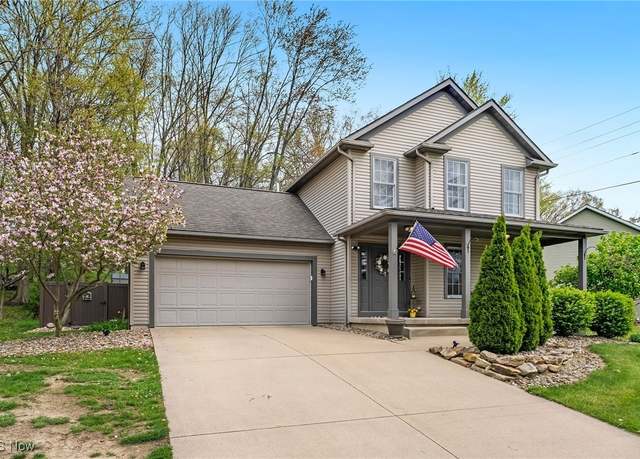 Property at 1247 Derbydale Rd, Akron, OH 44306, 3 beds, 2.5 baths