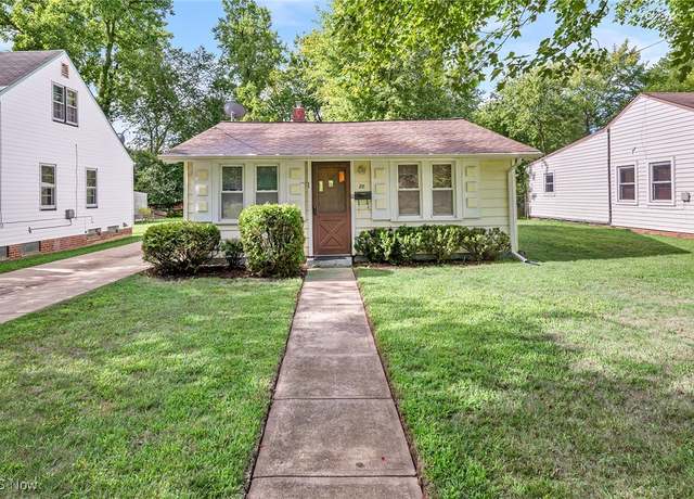 Property at 28 Ledgewood Dr, Bedford, OH 44146, 3 beds, 1 bath