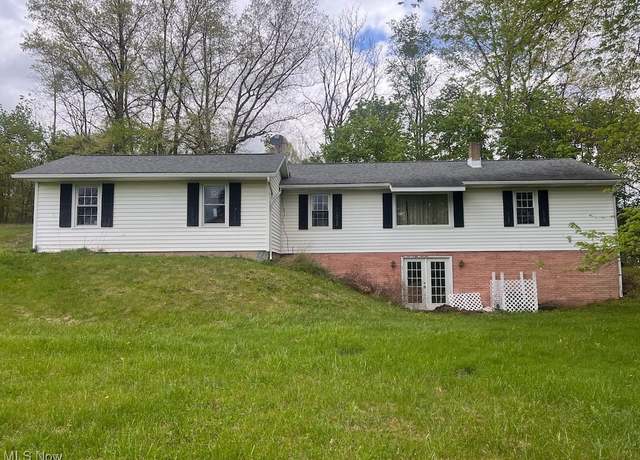 Property at 3572 Pennsylvania Ave NE, Zoarville, OH 44656, 2 beds, 1.5 baths