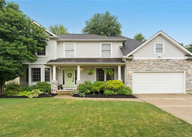 Property at 38530 Old Willoughby Dr, Willoughby, OH 44094, 4 beds, 2.5 baths