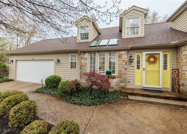 Property at 117 Royal Oak Dr, Aurora, OH 44202, 4 beds, 3.5 baths
