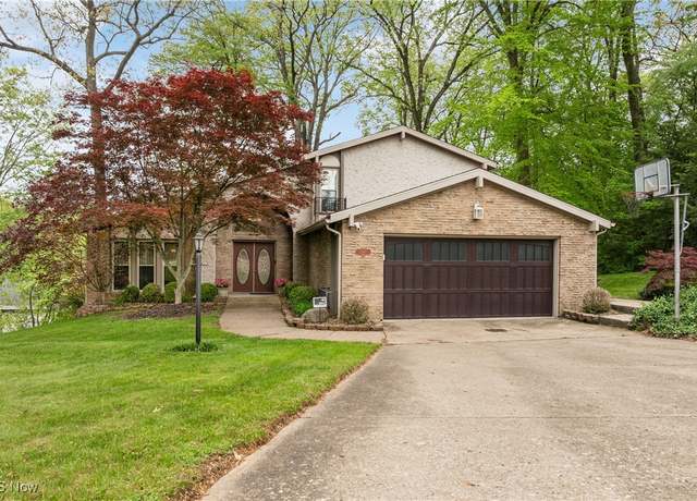 Property at 2990 Wildridge Dr NW, Massillon, OH 44646, 5 beds, 3.5 baths