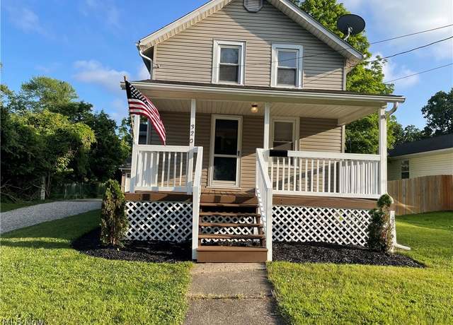 Property at 320 E Friendship St, Medina, OH 44256, 3 beds, 2 baths