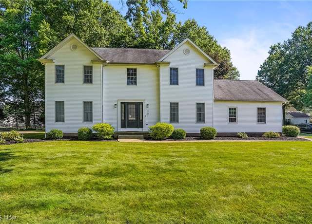 Property at 301 Hilltop Blvd, Canfield, OH 44406, 4 beds, 2.5 baths