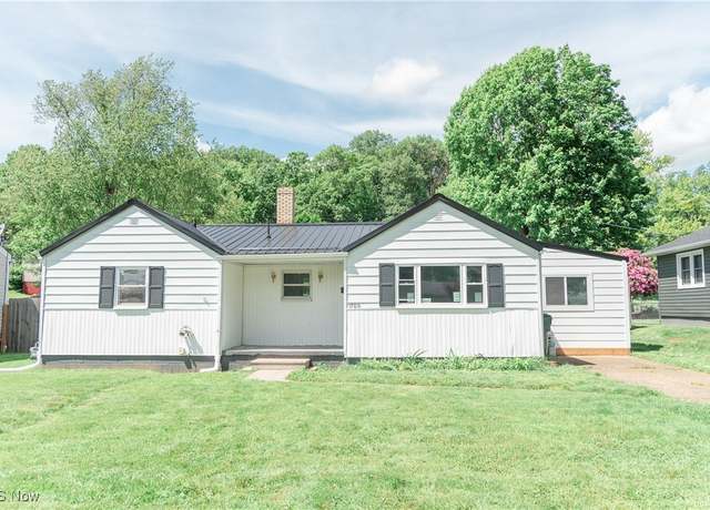 Property at 1706 Adams St, Coshocton, OH 43812, 4 beds, 2 baths