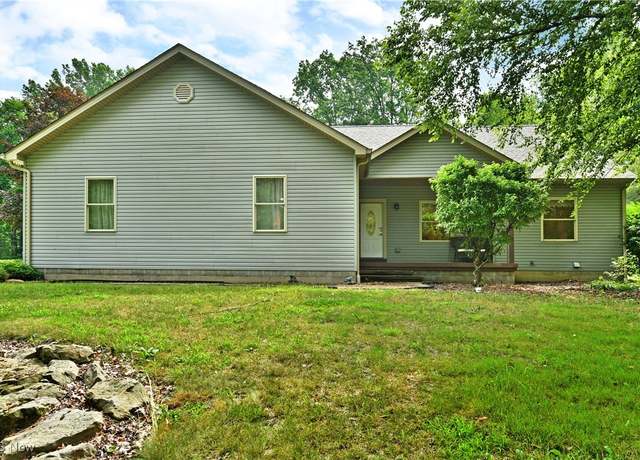 Property at 2669 Edgewater Dr, Cortland, OH 44410, 3 beds, 2 baths