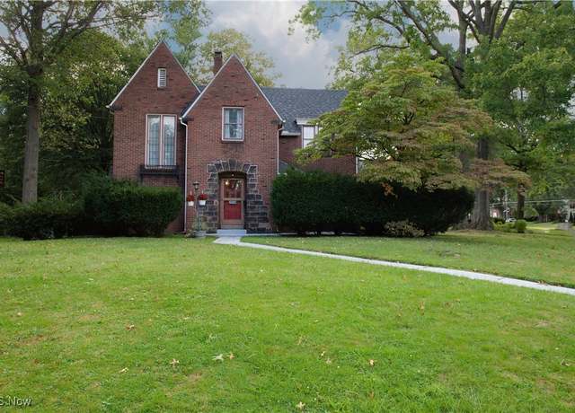 Property at 2058 Guadalupe Ave, Youngstown, OH 44504, 4 beds, 2.5 baths