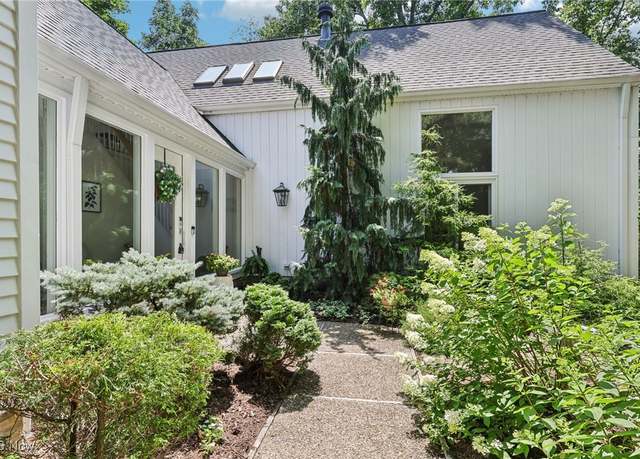 Property at 999 Goldenrod Trl, Aurora, OH 44202, 3 beds, 3.5 baths