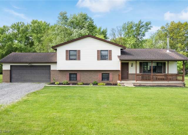 Property at 1473 Locust St, Canal Fulton, OH 44614, 4 beds, 3 baths