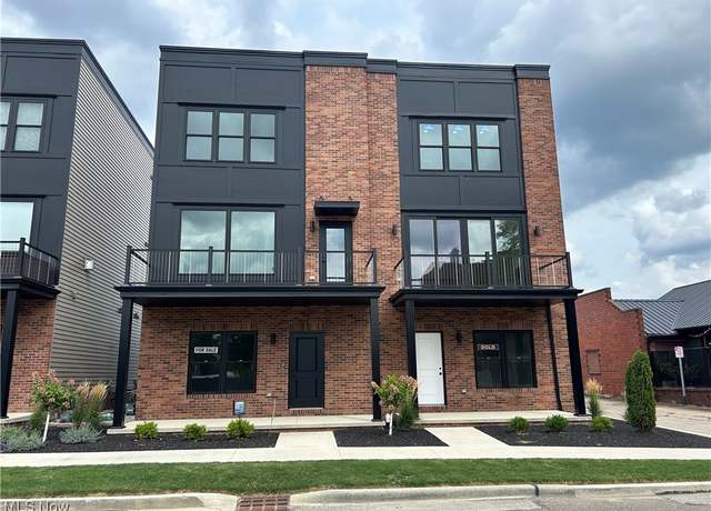 Property at 229 N Walnut St, Wooster, OH 44691, 2 beds, 2.5 baths
