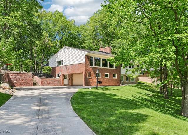 Property at 7667 Amber Ln, Brecksville, OH 44141, 4 beds, 3 baths