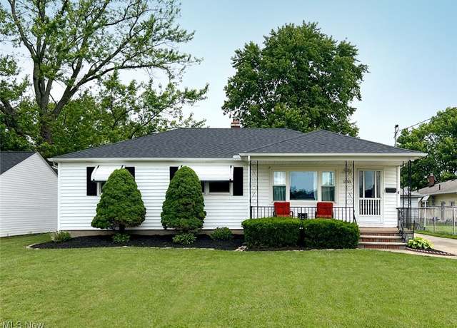 Property at 1510 W 29th St, Lorain, OH 44052, 3 beds, 2 baths