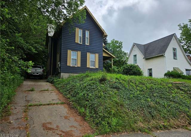 Property at 275 High St, Wadsworth, OH 44281, 3 beds, 1 bath