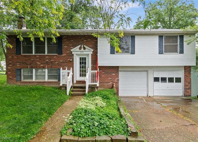 Property at 891 Concord Dr, Medina, OH 44256, 3 beds, 2 baths
