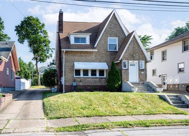 Property at 289 E Baird Ave, Barberton, OH 44203, 4 beds, 2.5 baths