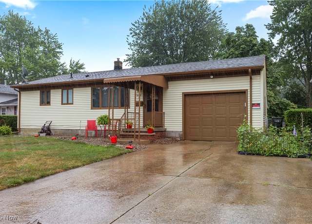 Property at 923 Sherwood Dr, Elyria, OH 44035, 3 beds, 2 baths