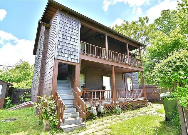 Property at 1033 Monnot Pl NW, Canton, OH 44703, 4 beds, 2 baths