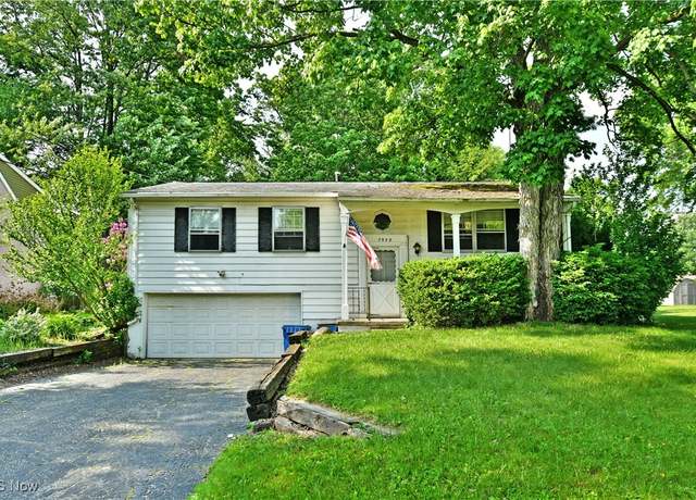 Property at 7939 & 7941 Cherry Hill Dr NE, Warren, OH 44484, 5 beds, 3.5 baths