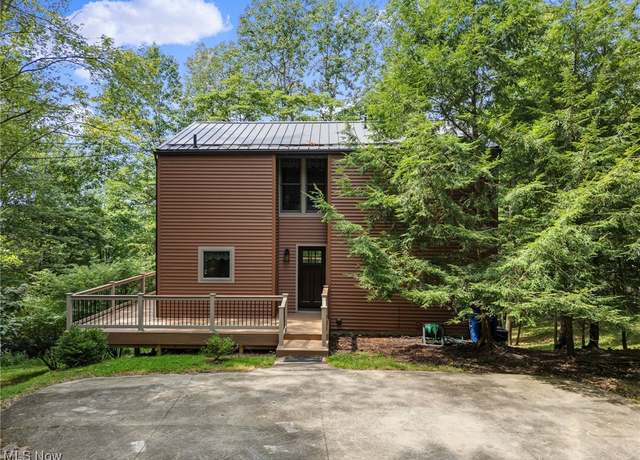 Property at 6 Cayuga Trl, Malvern, OH 44644, 2 beds, 2.5 baths