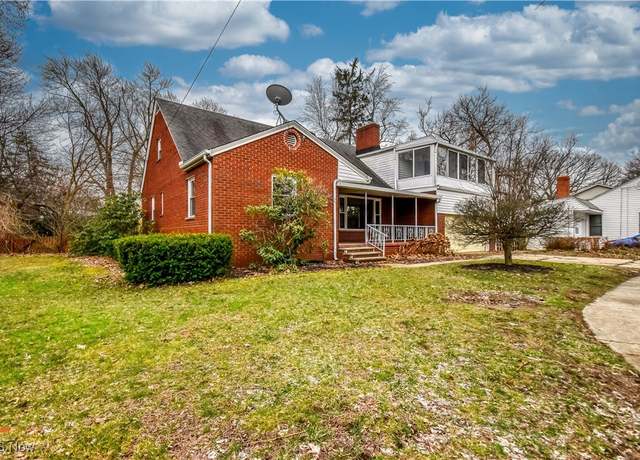 Property at 7074 Lake Shore Blvd, Mentor, OH 44060, 3 beds, 2 baths
