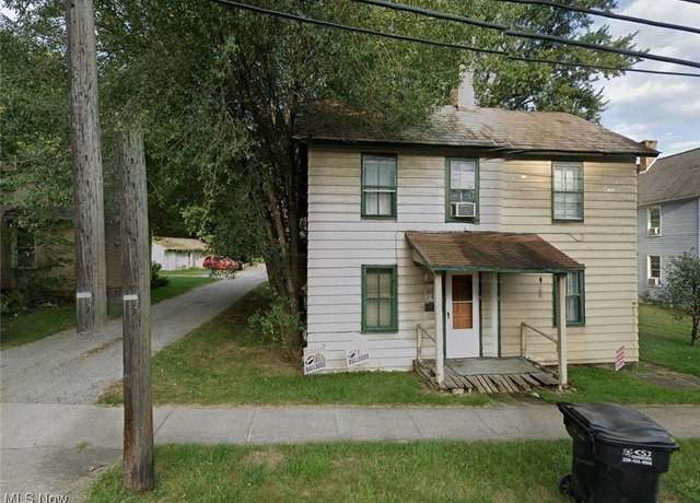 Property at 289 S Market St, East Palestine, OH 44413, 5 beds, 1 bath