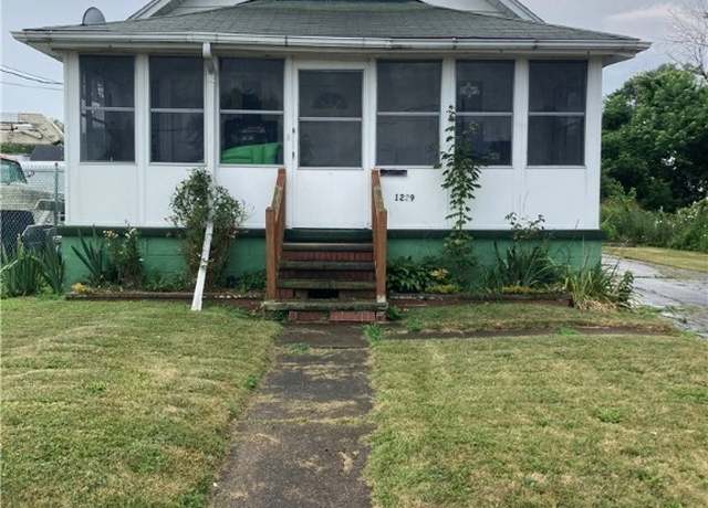 Property at 1239 W 15th St, Lorain, OH 44052, 2 beds, 1.5 baths